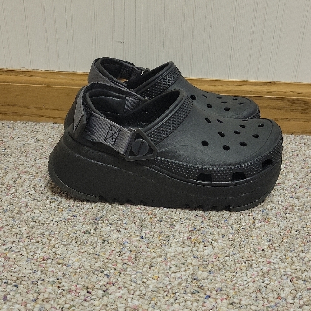 CROCS Kids Black Platform Hiker Escape Shoes Sz 4. NWOT
